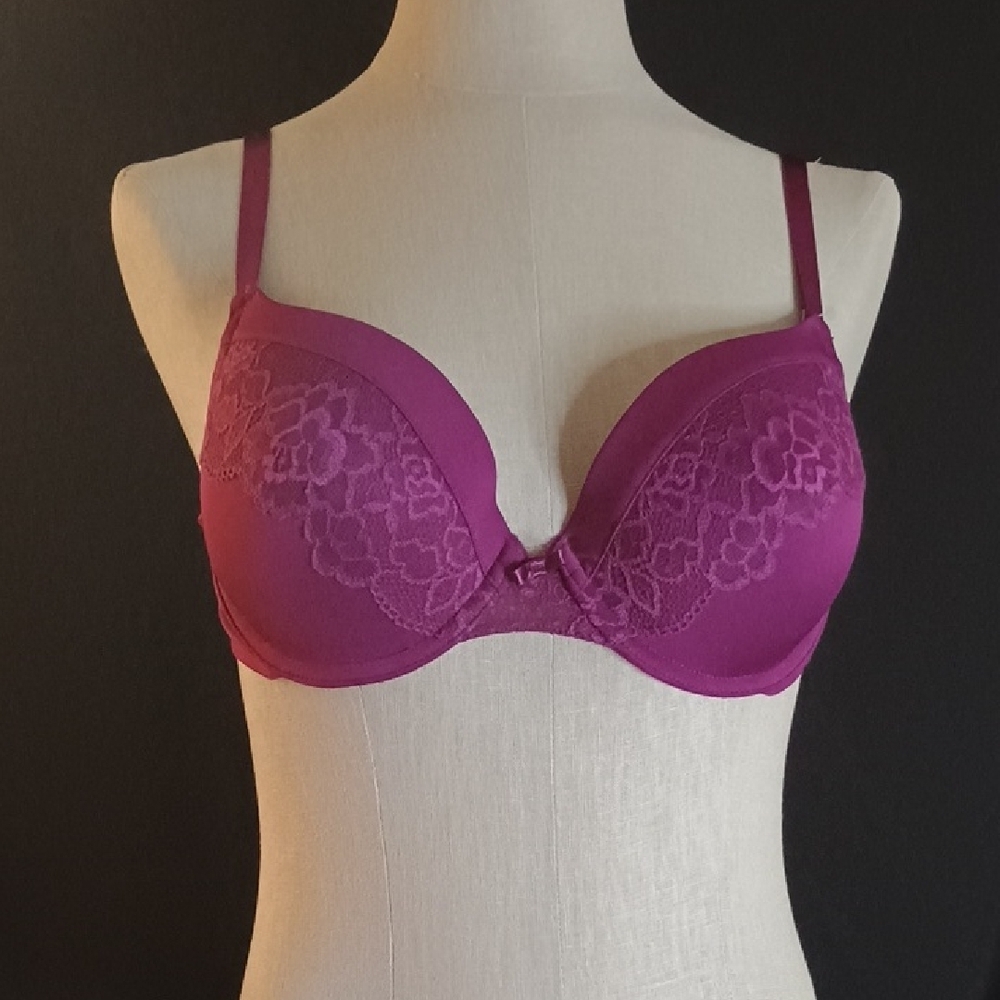 Maidenform Lace Underwire Bra in Magenta